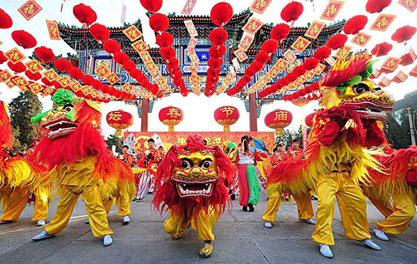 ตรุษจีน , เทศกาลตรุษจีน , วันไหว้เจ้า , เทศกาลฤดูใบไม้ผลิ , เทศกาลตรุษจีน , อั่งเปา , ประทัด , เชิดสิงโต , เชิดมังกร , ปีใหม่จีน
