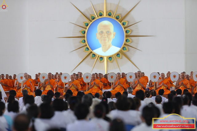 พิธีปุพพเปตพลี ครั้งที่ 73 อุทิศบุญกุศลแด่หมู่ญาติที่ล่วงลับ สาธุชนร่วมถวายภัตตาหารเป็นสังฆทาน ณ หอฉันคุณยายอาจารย์ฯ วัดพระธรรมกาย ต.คลองสาม อ.คลองหลวง จ.ปทุมธานี วันที่ 14 กุมภาพันธ์ พ.ศ. 2561 