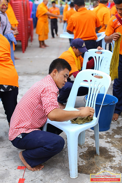 อาสาสมัครชาวเมียนมาและชาวไทย ร่วมกันเตรียมงานตักบาตรพระภิกษุ 3,000 รูป จัดขึ้นในวันอาทิตย์ที่ 25 กุมภาพันธ์ พ.ศ. 2561 เวลา 07.00 น. ณ Shwe Myin Won Pagoda เมืองเมียวดี สาธารณรัฐแห่งสหภาพเมียนมา