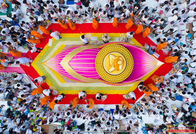 พิธีตักบาตรพระธรรมยาตรา 1,134 รูป ณ อนุสรณ์สถาน ที่เกิดด้วยรูปกายเนื้อ(Lotus Land) พระมงคลเทพมุนี(สด จนฺทสโร) จ.สุพรรณบุรี