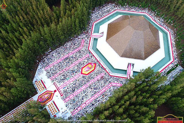พิธีตักบาตรพระธรรมยาตรา 1,134 รูป ณ อนุสรณ์สถาน ที่เกิดด้วยรูปกายเนื้อ(Lotus Land) พระมงคลเทพมุนี(สด จนฺทสโร) จ.สุพรรณบุรี